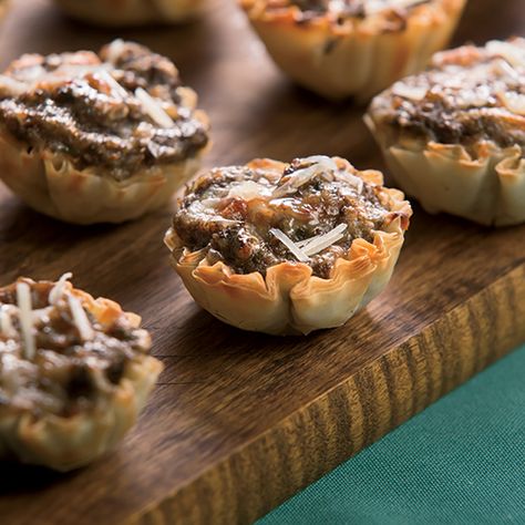 Bursting with fresh herbs and creamy gruyere cheese, these bite-sized mushroom tarts are full of flavor. Mushroom Tarts, Mushroom Tart, Mushroom Appetizers, Carrot Vegetable, Phyllo Cups, Tarts Recipe, Phyllo Dough, Tart Recipes, Mushroom Recipes