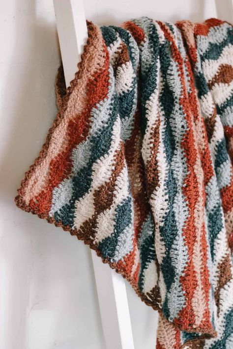 The border of a wave stitch crocheted blanket. Crochet Wave Blanket, Crochet Waves, Wave Blanket, Chevron Crochet Blanket Pattern, Crochet Blanket Border, Wave Stitch, Crochet Blanket Stitch Pattern, Crochet Blanket Chevron, Make And Do Crew