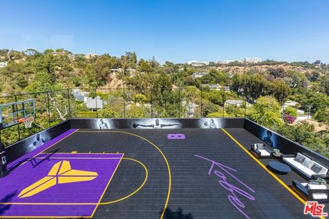 Jeffrey Feinberg's Kobe Bryant Inspired Crib Backyard Basketball Court, Home Basketball Court, Basketball Court Backyard, Backyard Basketball, Living Area Design, Luxury Modern Homes, Infinity Edge Pool, Private Patio, Rooftop Terrace