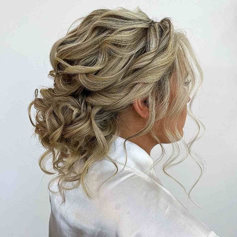 36 Breathtaking Loose Updos That Are Trendy for 2023 Wedding Hair Mother Of Bride, Halo Braid Hairstyles, Loose Curls Updo, Loose Updos, Mob Hair, Bridemaids Hairstyles, Updo Ideas, Bridal Hair Ideas, Bridesmaid Updo