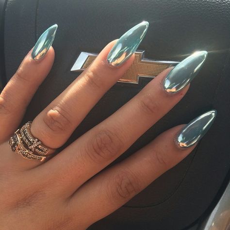 Chrome nails Nails Olive, Nails And Rings, Chrome Nail Polish, Chrome Nail Art, Chrome Nails Designs, Latest Nail Trends, Hacks Beauty, Chrome Nail, Nail Stuff