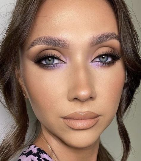 Fashion & Beauty Lilac Outfit Makeup Ideas, Smokey Eye With Purple Accent, Lilac Bridesmaid Makeup, Wedding Makeup Lilac, Makeup For Lilac Outfit, Purple Eye Looks Eyeshadows, Purple Makeup For Wedding, Makeup With Lilac Outfit, Lilac Make Up Look