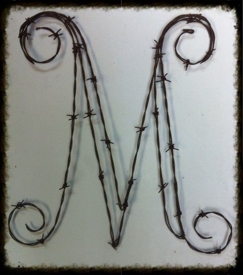 This Barbed wire initial is a great idea to display on your wall! Any initial or words can be customized! Barbwire Crafts, Welding 101, Barbed Wire Decor, Barb Wire Crafts, Wire Hanger Crafts, Ideas Terraza, Barbed Wire Art, Wire Letters, Wire Projects