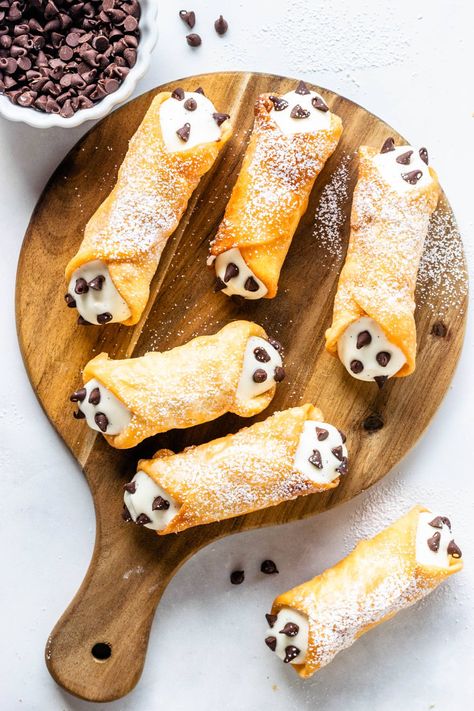 Learn how to make easy cannoli from scratch. Homemade cannoli shells filled with homemade ricotta, the best cannoli filling you'll ever try! Cannoli Recipe Filling, Cannoli Recipe Easy, Homemade Cannoli Recipe, Baked Brie Appetizer, Cannoli Shells, Pastry Cookie, Cannoli Filling, Cannoli Recipe, Italian Dessert