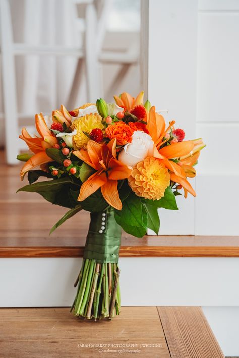 Bright Orange Wedding Flowers, Bride Bouquets Orange, Orange Lily Wedding Bouquet, Orange Flowers For Wedding, Orange Flower Bouquet Wedding, Orange Bouquet Prom, Marigold Bouquet Wedding, Orange Prom Bouquet, Orange Bouquet Flowers