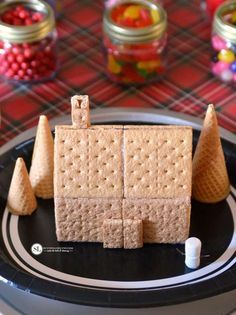 Graham Cracker Gingerbread, Gingerbread Contest, Graham Cracker House, Graham Cracker Gingerbread House, Gingerbread House Decorating Party, Homemade Gingerbread House, Cracker House, Gingerbread House Decorating, Gingerbread Ideas