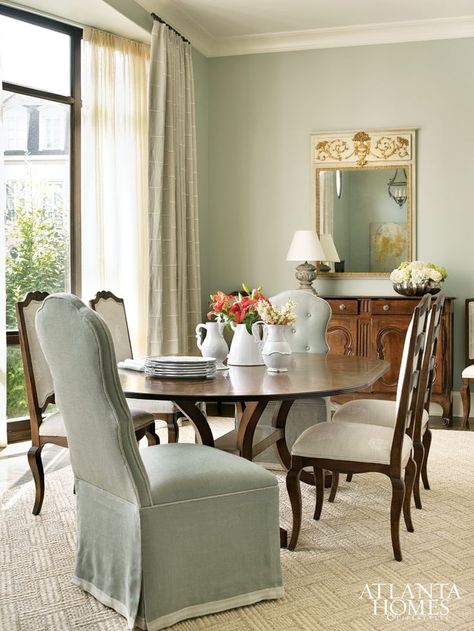 Townhouse Tranquil | Atlanta Homes & Lifestyles Atlanta Breakfast, Atlanta Homes And Lifestyles, Breakfast Rooms, Classic Dining Room, Traditional Dining Rooms, Wall Colour, Atlanta Homes, Elegant Dining Room, Farmhouse Dining Room