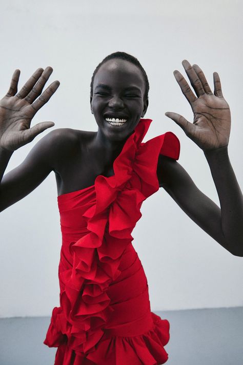 Ballroom Dress Inspiration, Red Ruffle Dress, Red Drapes, 2000 Fashion, Flare Sleeve Dress, Black Femininity, Womens Fashion Inspiration, Ballroom Dress, Famous Models