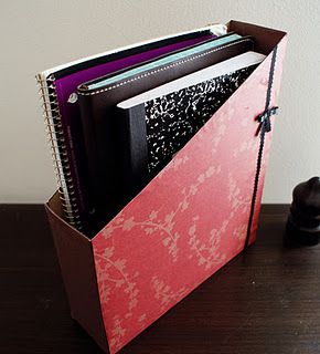 DIY Tutorial: Turn a cereal box into a cute notebook organizer. How To Make Notebooks, Diy Desktop Organizer, Make A Notebook, Easy Diy Desk, Diy Desk Organizer, Desk Paper Organizer, Notebook Storage, Notebook Organizer, Notebook Holder