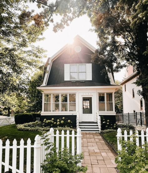 Yard Area, Narrow Living Room, Small Front Yard, Beautiful Farm, Little Cottage, Flipping Houses, Picket Fence, Black Exterior, Cozy Cottage