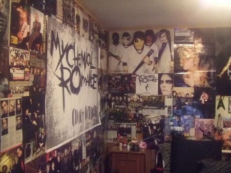 My Chemical Romance Room Ideas, 2000s Emo Bedroom Aesthetic, Metal Head Bedroom Aesthetic, Emo Scene 2000s Room, Mcr Room Decor, Scene Bedroom Emo, Emo Room Inspo 2000s, 2000s Emo Bedroom, Mcr Bedroom