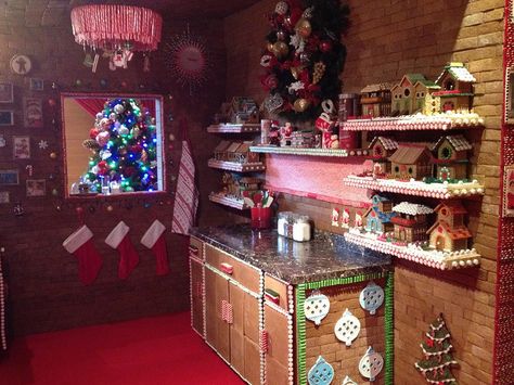 This hotel tips its hat to Santa Claus's better half, by recreating Mrs. Claus' Kitchen. This gingerbread house is made of 1300 pounds of gingerbread dough, 250 pounds of icing, and 150 pounds of candy. Inside, guests will see shelves of mini gingerbread houses, a candy-cane chandelier, and a festive nook for surprise visits from St. Nick himself. JW Marriott Los Angelos Inside A Gingerbread House, Cane Chandelier, Hotel Christmas Tree, Mrs Claus Kitchen, Aspen Resort, Santa Claus House, Fairmont San Francisco, Cool Gingerbread Houses, Gingerbread Dough