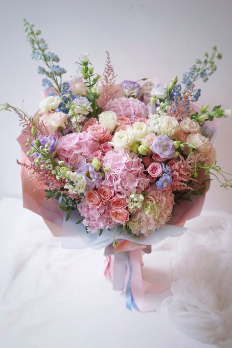 Pink Floral Bouquets, Spring Bouquet Flowers, Big Flower Bouquet, Mixed Flower Bouquet, Luxury Bouquet, Spring Flower Bouquet, Birthday Flowers Bouquet, Carpet Outfits, Luxury Flower Bouquets