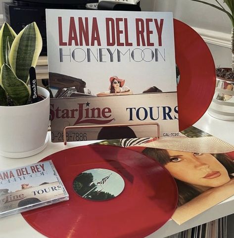 Lana Del Rey Honeymoon Vinyl, Lana Del Rey Vynil Aesthetic, Lana Del Rey Vinyl Aesthetic, Honeymoon Vinyl, Terrence Loves You, Lana Del Rey Honeymoon, Lana Del Rey Albums, Vinyl Aesthetic, Lana Del Rey Vinyl