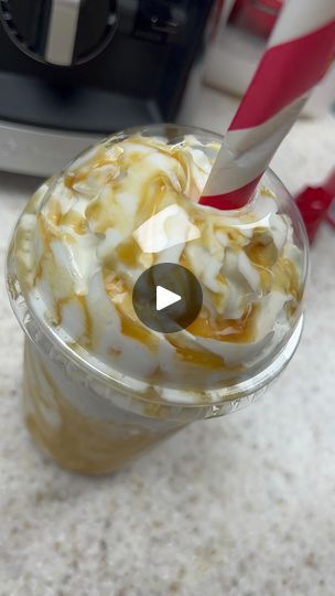 At Home Starbucks, Vanilla Bean Frappuccino, Starbucks At Home, Recipes Simple, Starbucks Recipes, Juice Drinks, Some Girls, Frappe, Drink Recipes