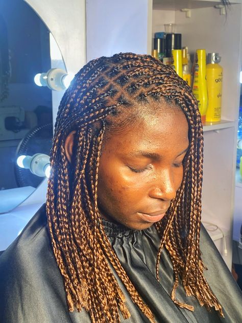 Short Knotless Braids Styles, Medium Knotless Braids Short, Short Small Knotless Box Braids, Knotless Braids Shoulder Length, Shoulder Length Knotless Box Braids, Jada Hairstyles, Shoulder Length Knotless Braids, Knotless Braids Short, Short Knotless Box Braids