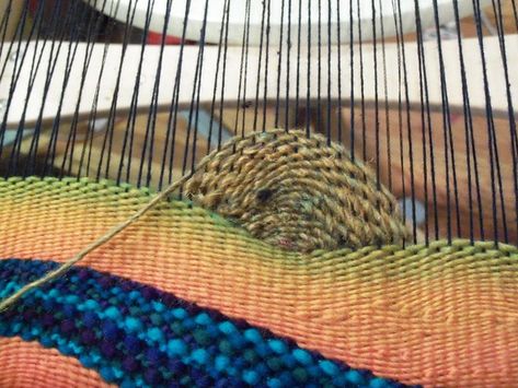 Tapestry Loom Weaving, Pin Weaving, Tapestry Loom, Weaving Machine, Saori Weaving, Weaving Loom Diy, Weaving Loom Projects, Weaving Wall Hanging, Rigid Heddle Weaving