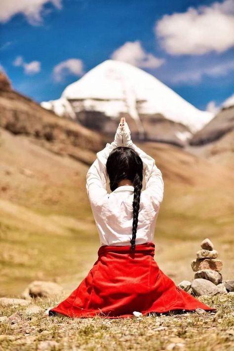 Nepal People Photography, Meditation Photography, Nepal People, Aghori Shiva, Mount Kailash, Nepal Culture, Buddhist Art Drawing, Alternative Lifestyle, Nepal Travel