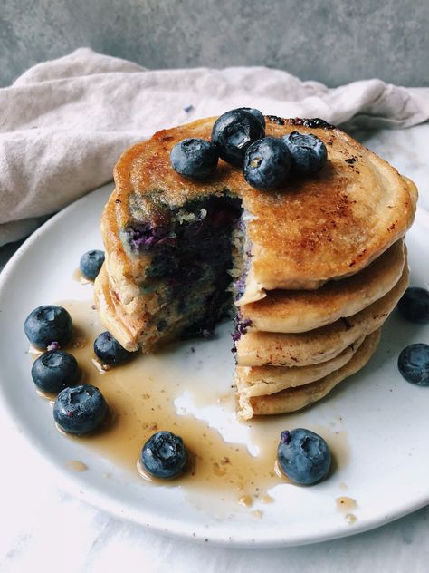 Almond Flour Pancakes, Baked Oatmeal Cups, Flour Pancakes, Healthy Carrot Cakes, Ambitious Kitchen, Pancake Recipe Easy, Almond Flour Recipes, Banana Healthy, Flour Recipes