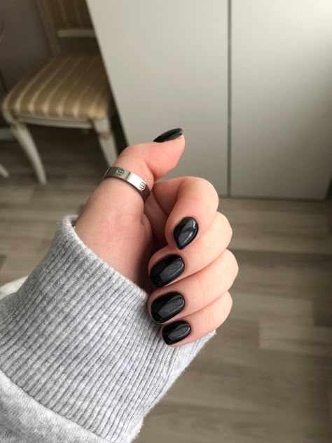 Short Round Black Nails, Unghie Nail Art, Mens Nails, Vintage Nails, Edgy Nails, Grunge Nails, Classy Acrylic Nails, Round Nails, Black Nail