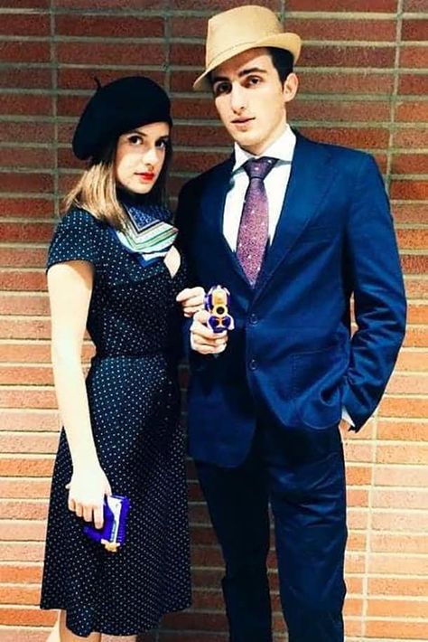 42 Halloween Costumes For Extremely Cute Couples | YourTango Bonnie And Clyde Costume, Bonnie And Clyde Halloween Costume, Character Halloween Costumes, Bonnie And Clyde, Tv Show Couples, Vintage Halloween Costume, Hallowen Costume, Bonnie N Clyde, Halloween Costumes For Couples