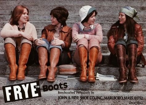 Frye Boots Outfit, Vintage Fashion 70s, Frye Melissa Boots, Frye Campus Boots, Brown Boots Outfit, Frye Leather Boots, Knee Boots Outfit, Decades Of Fashion, Fashion 70s