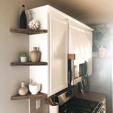 Diy Open Shelving Kitchen, Diy Corner Shelves, Diy Corner Shelf, Picture Walls, Ikea Desk Hack, Corner Pantry, Pantry Shelving, Shelving Ideas, Compact Kitchen