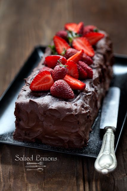 Chocolate cake with strawberries Chocolate Cake With Strawberries, Thanksgiving Festivities, Cake With Strawberries, Thanksgiving Snacks, Chocolate Strawberry Cake, Kids Thanksgiving, Thanksgiving Meal, Meal Preparation, God Mat