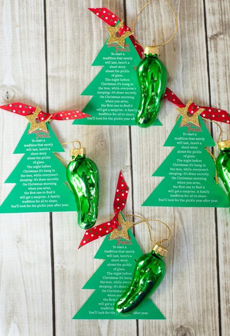 Christmas Pickle Ornament Free Printable - Frog Prince Paperie Pickle Ornament Craft, Christmas Pickle Ornament, Pickle Gifts, Pickle Ornament, Christmas Pickle, Christmas Teaching, Pickle Recipe, Christmas Kindergarten, Diy Xmas Gifts