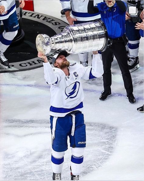 Steven Stamkos and the Stanley Cup Tampa Bay Lighting, Lightning Hockey, Steven Stamkos, Rugby Sport, Tampa Bay Bucs, Stanley Cup Champions, Tampa Bay Lightning, Florida Panthers, Sport Hockey