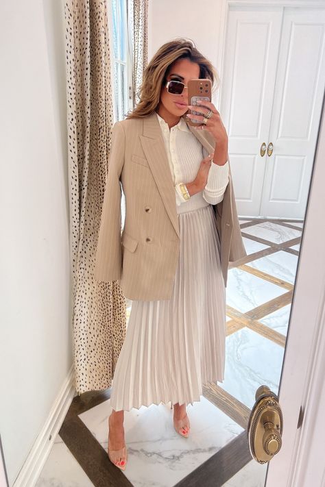 Pleated Skirt And Blazer Outfit, Pleated Skirt With Blazer, Fall Pleated Skirt Outfit, Fall Pleated Skirt, Style A Plaid Skirt, Winter Maxi Skirt Outfit, Emily Ann Gemma, Maxi Skirt Winter, Grad Outfits