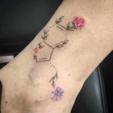 Chemistry Tattoo Ideas, Dopamine Tattoo, Coffee Chemistry, Chemistry Tattoo, Tattoo Chest, Tattoo Minimalist, Tattoo Fails, Organic Chemistry, Tattoo Sleeve