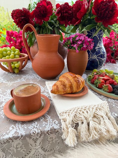 Mexican hacienda coffee with a beautiful lace tablecloth and terracotta pottery, Mexican barro. Mexican Kitchen Decor Modern, Mexican Tablescape, Spanish Tapas Party, Mexican Table Setting, Modern Mexican Decor, Mexico Kitchen, Vintage Mexican Wedding, Modern Mexican Home Decor, Modern Mexican Home