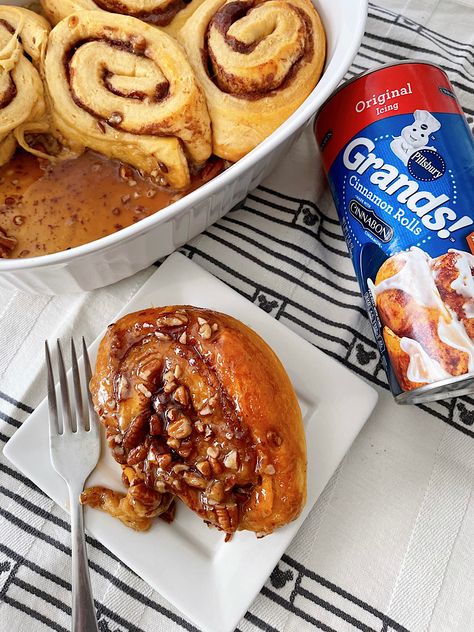 These sticky caramel pecan buns will come together effortlessly with pre-made cinnamon rolls. These delectable treats boast a luscious topping of sweet caramel and crunchy pecans, making them the perfect way to start your day with a touch of decadence. Carmel Cinnamon Rolls Sticky Buns Recipe, Pecan Rolls Recipe, Homemade Sticky Buns, Easy Sticky Buns, Fluffiest Cinnamon Rolls, Pecan Cinnamon Rolls, Pillsbury Cinnamon Rolls, Caramel Rolls, Sticky Buns Recipes