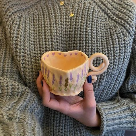 Heart Cups Mugs, Heart Shaped Mugs Aesthetic, Birthday Pottery, Heart Shaped Mug, Heart Cup, Pottery Heart, Apartment Designs, Ceramics Pottery Mugs, Diy Pottery Painting