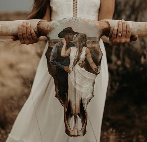 Country Wedding Pictures, Country Western Wedding, Country Wedding Photos, Western Themed Wedding, Cowboy Wedding, Country Theme Wedding, Country Theme, Dream Wedding Ideas Dresses, Future Wedding Plans