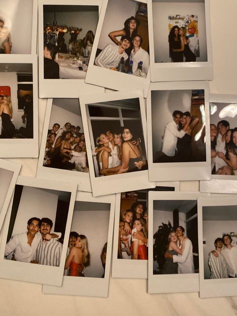 Aesthetic Polaroids, Squad Pictures, Instax Photos, Friends Cute, Christian Yu, Friends Moments, Best Friends Aesthetic, Polaroid Pictures, 17th Birthday