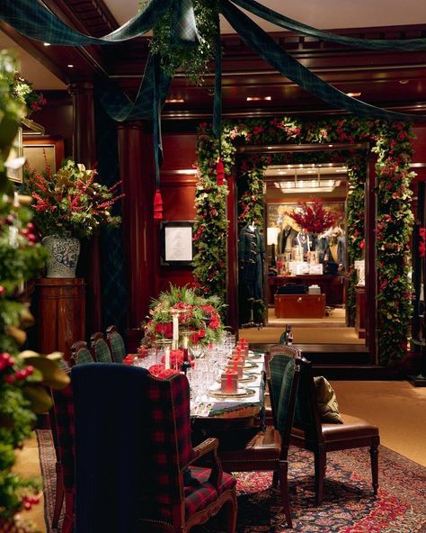 Ralph Lauren Christmas, English Christmas, Christmas Inspo, Chic Christmas, Christmas Room, Christmas Table Settings, Bond Street, Christmas Decorations Ornaments, Ralph Lauren Home