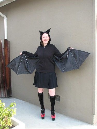 Unusual Halloween Costumes, Big Bird Costume, Halloween Costumes You Can Make, Teenage Halloween Costumes, Halloween Parejas, Cheap Halloween Costumes, Bat Costume, Plus Size Halloween Costume, Bird Costume