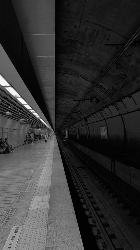 Black And White Train Station, Dark Metro Aesthetics, Insta Story Bg Aesthetic, Train Station Wallpaper, Black And White Lockscreen Aesthetic, Monochrome Wallpaper Iphone, Metro Wallpapers, Greyscale Wallpaper, Train Station Aesthetic