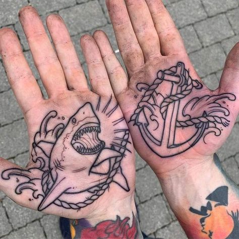 Tattoo On Palm Of Hand, Tattoo On Palm, Hand Palm Tattoos, Herren Hand Tattoos, Gotik Tattoo, Palm Of Hand, Anchor Tattoo Design, Tato Henna, Palm Tattoos