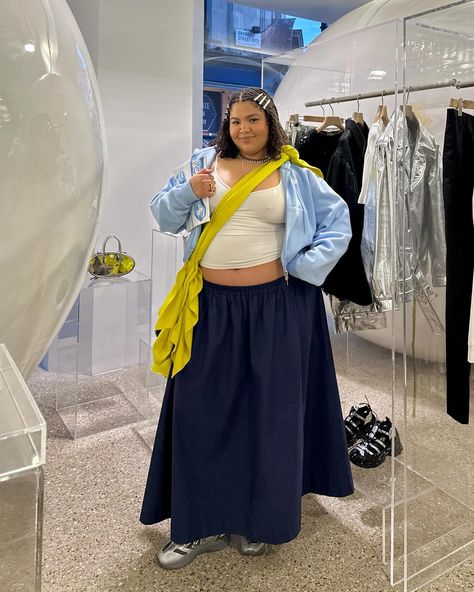 @nike x @patta_nl x @doverstreetmarketlondon Size 20 Outfits, Plus Size Aesthetic, Long Skirt Looks, Flowy Jumpsuit, London Look, Weird Fashion, April 20, Neutral Fashion, Curvy Girl Outfits