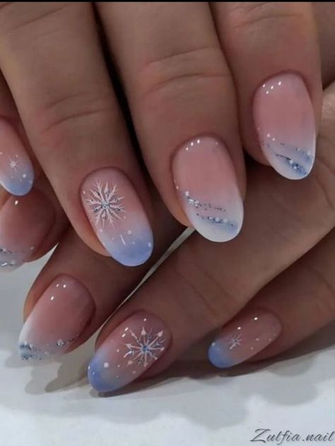 40 christmas nails ruesblog French Manicure Acrylic Nails, Subtle Nails, Christmas Gel Nails, Xmas Nails, Gel Nail Designs, Glitter Nail Art, Pretty Acrylic Nails, Cute Acrylic Nails, Holiday Nails