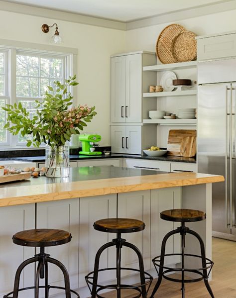 Kitchen Island Tops, Light Gray Cabinets, Grey Kitchen Island, Dark Grey Kitchen, Cottage Style Kitchen, Black Kitchen Island, Shaker Style Cabinets, Island Countertops, Eclectic Kitchen