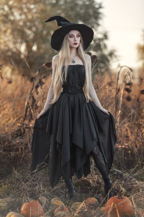 Steampunk Witch, Dracula Clothing, Calendar Printing, Witch Costumes, Witch Vibes, Halloween Photography, Beautiful Witch, Pumpkin Farm, Corset Fashion