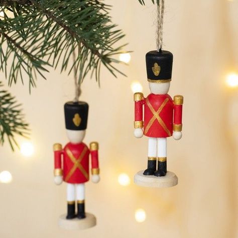 Nutcracker Crafts, Jul Diy, Japanese Christmas, Nutcracker Christmas Decorations, Wooden Nutcracker, Christmas Tree Branches, Nutcracker Ornaments, Wooden Christmas Ornaments, Napkin Ring