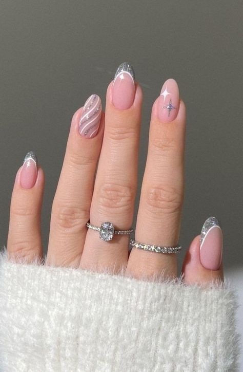 New Years Nail Designs, Christmas Nails Easy, Mermaid Nails, Nail Designs Glitter, Festival Nails, Sparkly Nails, New Year's Nails, Silver Nails, Xmas Nails