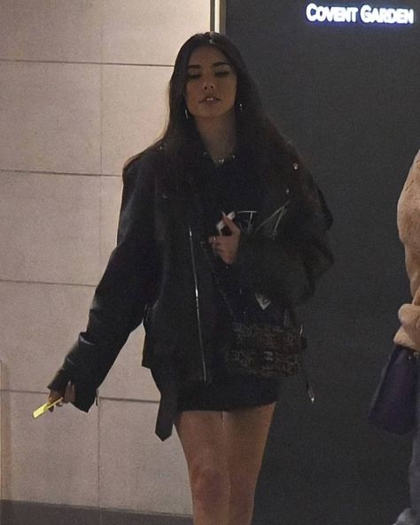 🖤Madison Beer in black leather jacket🖤 Black Leather Jacket Outfit, Estilo Madison Beer, Madison Beer Style, Madison Beer Outfits, Sokcho, Beer Outfit, Paparazzi Photos, Leather Jacket Outfits, Mode Ootd