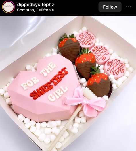 Valentine Chocolate Covered Strawberries, Chocolate Covered Desserts, Breakable Heart, Chocolate Covered Strawberry Recipe, Chocolate Covered Strawberries Bouquet, Strawberry Gifts, Chocolate Covered Fruit, Dessert Gifts, Chocolate Covered Treats