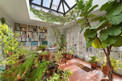 Solarium Ideas, Solarium Room, Tea Room Design, West Village Townhouse, Lots Of Plants, Freedom Tower, Modern Shed, Urban Modern, Room With Plants